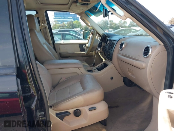 2003 Ford Expedition Eddie Bauer with VIN 1FMFU18L03LA54089, listed as a IAAI auction lot 41842194 with 33,834 mi miles. Bid and sale history available at carsss.com. Image 5.