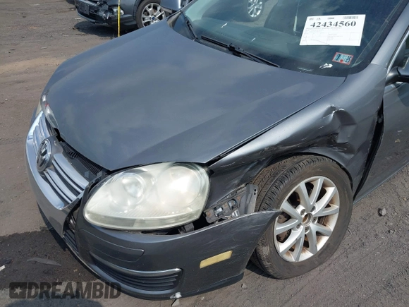 2010 Volkswagen Jetta Limited Edition z VIN 3VWRZ7AJ1AM017527, wystawiony jako IAAI lot #42434560 z przebiegiem 132 891 mil mil oraz . Historia ofert i sprzedaży dostępna na DreamBid. Obrazek 6.
