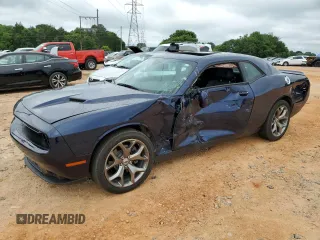 2017 Dodge Challenger SXT Plus z VIN 2C3CDZAG5HH545477, wystawiony jako Copart lot #57828515 z przebiegiem 59 732 mil mil oraz Szkoda całkowita • Salvage title. Historia ofert i sprzedaży dostępna na DreamBid. Obrazek 1.