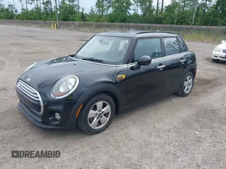 2015 MINI Hardtop 4 Door z VIN WMWXS5C58FT828427, wystawiony jako IAAI lot #42395620 z przebiegiem 102 282 mil mil oraz . Historia ofert i sprzedaży dostępna na DreamBid. Obrazek 2.