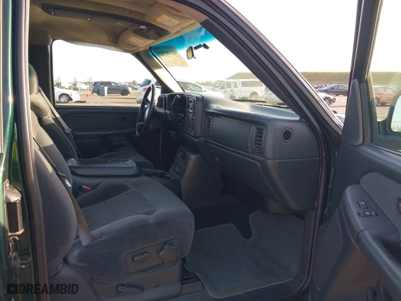 2002 Chevrolet Silverado 1500 LT with VIN 2GCEC19T921333952, listed as a IAAI auction lot 42100985 with 180,598 mi miles. Bid and sale history available at carsss.com. Image 5.
