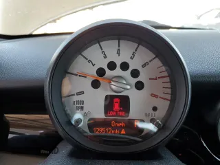 2012 MINI Hardtop z VIN WMWSU3C5XCT542244, wystawiony jako Copart lot #65226525 z przebiegiem 129 512 mil mil oraz Szkoda całkowita • Salvage title. Historia ofert i sprzedaży dostępna na DreamBid. Obrazek 9.
