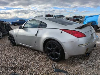 2004 Nissan 350Z Enthusiast z VIN JN1AZ34D54T152775, wystawiony jako Copart lot #56900385 z przebiegiem 182 564 mil mil oraz Szkoda całkowita • Salvage title. Historia ofert i sprzedaży dostępna na DreamBid. Obrazek 2.