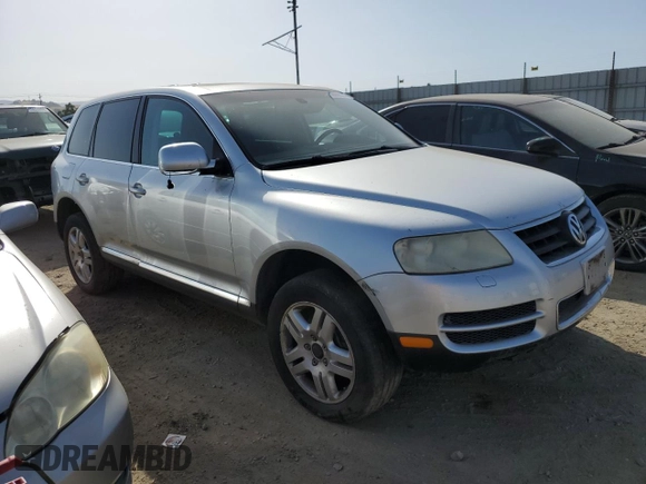 2004 Volkswagen Touareg z VIN WVGCM77L44D054387, wystawiony jako Copart lot #56009024 z przebiegiem 182 816 mil mil oraz Szkoda całkowita • Salvage title. Historia ofert i sprzedaży dostępna na DreamBid. Obrazek 4.