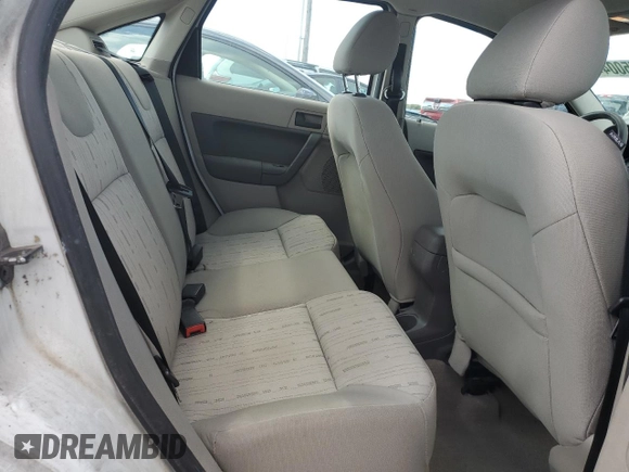 2008 Ford Focus SE z VIN 1FAHP35N18W246817, wystawiony jako Copart lot #68275004 z przebiegiem 261 765 mil mil oraz Czysty tytuł • Clean title. Historia ofert i sprzedaży dostępna na DreamBid. Obrazek 10.