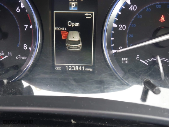2014 Toyota Highlander XLE with VIN 5TDKKRFH2ES010070, listed as a IAAI auction lot 41379778 with 123,841 mi miles. Bid and sale history available at carsss.com. Image 15.
