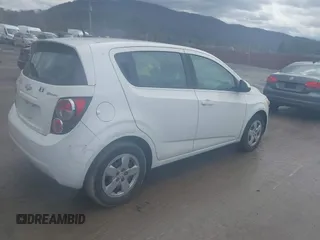 2013 Chevrolet Sonic LS z VIN 1G1JA6SH4D4196880, wystawiony jako IAAI lot #41474811 z przebiegiem 145 679 mil mil oraz . Historia ofert i sprzedaży dostępna na DreamBid. Obrazek 4.