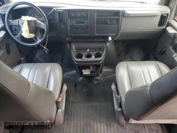 2006 GMC Savana Cargo Van with VIN 1GTEG15X861118619, listed as a Copart auction lot 82440064 with 0 mi miles and Salvage Title. Bid and sale history available at carsss.com. Image 8.