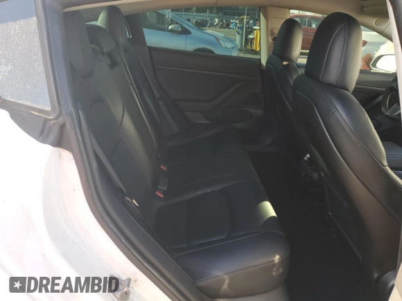 2020 Tesla Model 3 Standard Range Plus z VIN 5YJ3E1EAXLF644911, wystawiony jako Copart lot #52390785 z przebiegiem 138 783 mil mil oraz Szkoda całkowita • Salvage title. Historia ofert i sprzedaży dostępna na DreamBid. Obrazek 10.