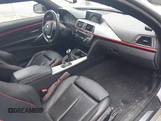 2014 BMW 4 Series 435i xDrive z VIN WBA3R5C54EF784725, wystawiony jako IAAI lot #42291673 z przebiegiem 107 124 mil mil oraz . Historia ofert i sprzedaży dostępna na DreamBid. Obrazek 5.