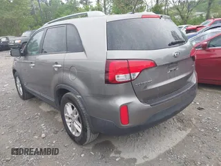 2015 Kia Sorento LX with VIN 5XYKTCA61FG573531, listed as a IAAI auction lot 42086854 with 226,393 mi miles. Bid and sale history available at carsss.com. Image 3.