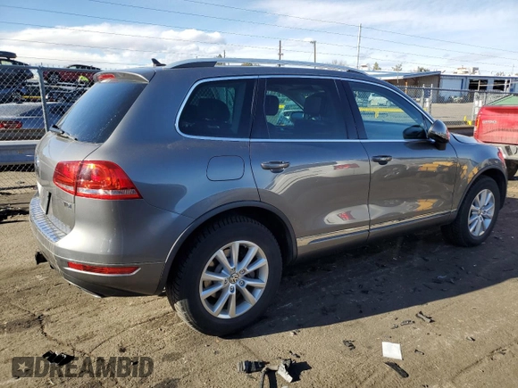 2012 Volkswagen Touareg Lux z VIN WVGEK9BPXCD011322, wystawiony jako Copart lot #87062254 z przebiegiem 110 985 mil mil oraz Szkoda całkowita • Salvage title. Historia ofert i sprzedaży dostępna na DreamBid. Obrazek 3.