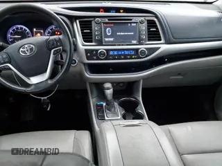 2018 Toyota Highlander SE with VIN 5TDKZRFH1JS545249, listed as a Copart auction lot 55875935 with 107,601 mi miles and Salvage title. Bid and sale history available at DreamBid. Image 8.