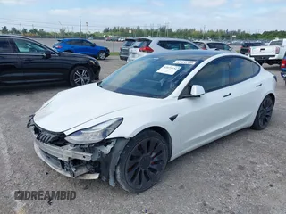 2021 Tesla Model 3 Performance z VIN 5YJ3E1EC5MF984891, wystawiony jako IAAI lot #42071151 z przebiegiem 72 883 mil mil oraz . Historia ofert i sprzedaży dostępna na DreamBid. Obrazek 2.