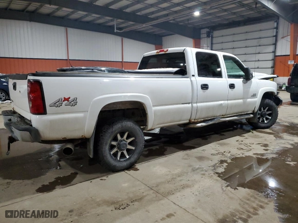 2007 Chevrolet Silverado 3500 SRW Wrk Trk with VIN 1GCHK33D77F122424, listed as a Copart auction lot 44117825 with 232,752 mi miles and Salvage Title. Bid and sale history available at carsss.com. Image 3.