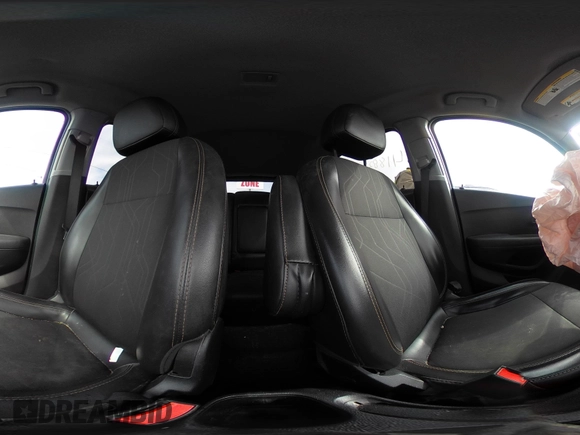 2018 Chevrolet Trax LT with VIN 3GNCJLSB6JL276835, listed as a IAAI auction lot 41882128 with 75,761 mi miles and . Bid and sale history available at carsss.com. Image 18.
