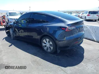 2024 Tesla Model Y Long Range z VIN 7SAYGDEE2RA233855, wystawiony jako IAAI lot #42148956 z przebiegiem 14 385 mil mil oraz . Historia ofert i sprzedaży dostępna na DreamBid. Obrazek 3.