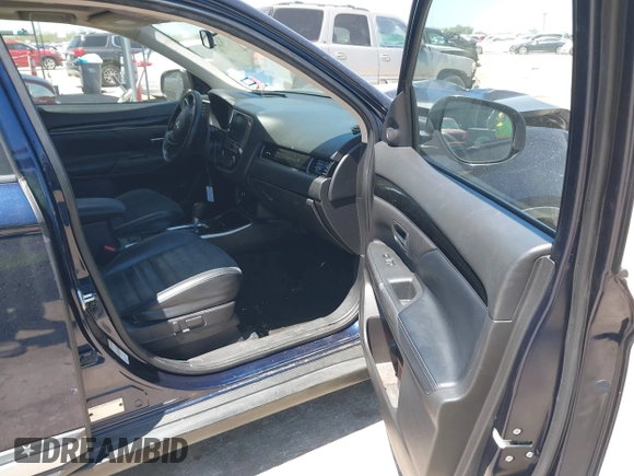 2019 Mitsubishi Outlander SE with VIN JA4AD3A38KZ007435, listed as a IAAI auction lot 42238791 with 103,169 mi miles and . Bid and sale history available at DreamBid. Image 5.