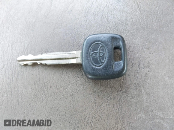 2006 Toyota Camry STD z VIN JTDBE32K063060782, wystawiony jako IAAI lot #42105775 z przebiegiem 304 961 mil mil oraz . Historia ofert i sprzedaży dostępna na DreamBid. Obrazek 11.
