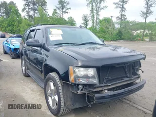 2010 Chevrolet Tahoe LT z VIN 1GNMCBE38AR113187, wystawiony jako IAAI lot #42120278 z przebiegiem 190 030 mil mil oraz . Historia ofert i sprzedaży dostępna na DreamBid. Obrazek 1.