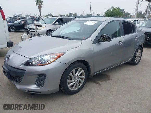 2012 Mazda 3 i Touring z VIN JM1BL1V85C1547347, wystawiony jako IAAI lot #42461435 z przebiegiem 141 842 mil mil oraz . Historia ofert i sprzedaży dostępna na DreamBid. Obrazek 2.