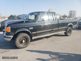 1988 Ford F-250 with VIN 1FTHX26M5JKA25728, listed as a Copart auction lot 62624414 with 41,822 mi miles and Salvage Title. Bid and sale history available at carsss.com. Image 1.
