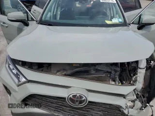 2020 Toyota RAV4 XLE with VIN 2T3P1RFV0LW130251, listed as a Copart auction lot 60625775 with 82,985 mi miles and Salvage title. Bid and sale history available at DreamBid. Image 12.