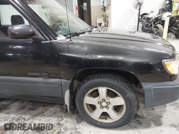 1998 Subaru Forester L with VIN JF1SF6353WH776091, listed as a IAAI auction lot 41573799 with 170,851 mi miles. Bid and sale history available at carsss.com. Image 6.
