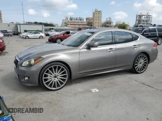 2013 Infiniti M z VIN JN1BY1AP9DM514188, wystawiony jako Copart lot #57634155 z przebiegiem 170 910 mil mil oraz Szkoda całkowita • Salvage title. Historia ofert i sprzedaży dostępna na DreamBid. Obrazek 1.