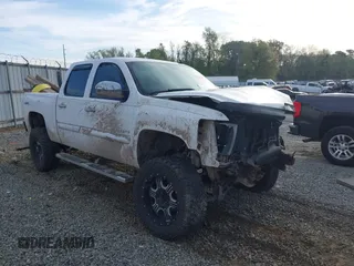 2011 Chevrolet Silverado 1500 LT with VIN 3GCPKSE36BG219504, listed as a IAAI auction lot 41891475 with 189,240 mi miles. Bid and sale history available at carsss.com. Image 1.