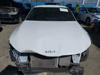 2023 Kia K5 GT-Line z VIN 5XXG64J22PG224092, wystawiony jako IAAI lot #41652803 z przebiegiem 50 326 mil mil oraz . Historia ofert i sprzedaży dostępna na DreamBid. Obrazek 13.
