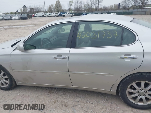 2002 Lexus ES 300 with VIN JTHBF30G425002375, listed as a IAAI auction lot 42031737 with 160,562 mi miles. Bid and sale history available at carsss.com. Image 15.