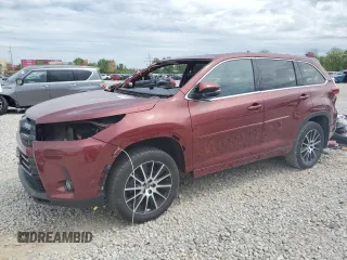 2017 Toyota Highlander XLE z VIN 5TDJZRFH8HS371976, wystawiony jako Copart lot #56181085 z przebiegiem 91 075 mil mil oraz Szkoda całkowita • Salvage title. Historia ofert i sprzedaży dostępna na DreamBid. Obrazek 1.