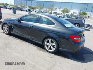 2013 Mercedes-Benz C 250 z VIN WDDGJ4HB3DG049866, wystawiony jako IAAI lot #42267407 z przebiegiem 87 499 mil mil oraz . Historia ofert i sprzedaży dostępna na DreamBid. Obrazek 3.