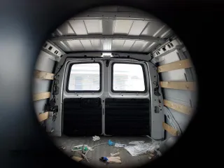 2019 GMC Savana Cargo z VIN 1GTW7AFG4K1216429, wystawiony jako Copart lot #52788415 z przebiegiem 193 405 mil mil oraz Szkody całkowita. Historia ofert i sprzedaży dostępna na DreamBid. Obrazek 10.