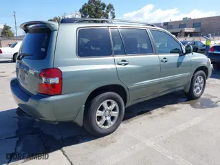 2004 Toyota Highlander with VIN JTEEP21A640056420, listed as a IAAI auction lot 41759494 with 299,800 mi miles. Bid and sale history available at carsss.com. Image 4.