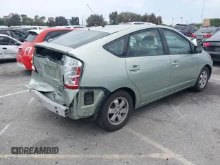 2007 Toyota Prius z VIN JTDKB20U477626959, wystawiony jako IAAI lot #42272184 z przebiegiem 179 443 mil mil oraz . Historia ofert i sprzedaży dostępna na DreamBid. Obrazek 4.