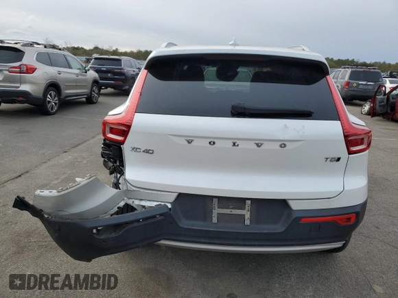 2021 Volvo XC40 Momentum with VIN YV4162UK0M2408578, listed as a Copart auction lot 81620584 with 35,560 mi miles and Salvage Title. Bid and sale history available at carsss.com. Image 6.