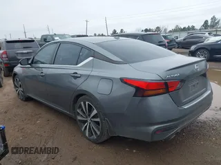 2019 Nissan Altima SR with VIN 1N4BL4CV8KN301609, listed as a IAAI auction lot 41608699 with 159,931 mi miles and . Bid and sale history available at carsss.com. Image 3.