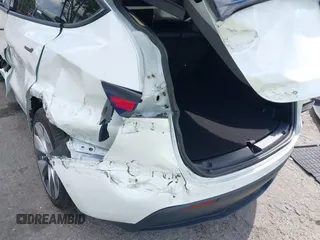 2021 Tesla Model Y Long Range z VIN 5YJYGDEE2MF200315, wystawiony jako IAAI lot #42233599 z przebiegiem 38 742 mil mil oraz . Historia ofert i sprzedaży dostępna na DreamBid. Obrazek 6.