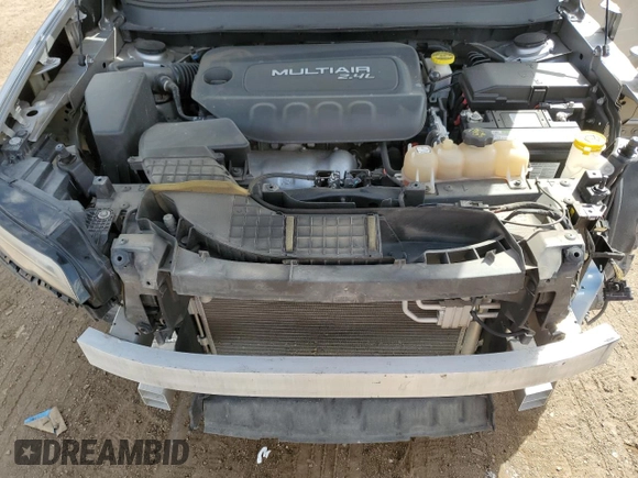 2019 Jeep Cherokee Latitude z VIN 1C4PJLCBXKD204746, wystawiony jako Copart lot #50268185 z przebiegiem 90 796 mil mil oraz Szkoda całkowita • Salvage title. Historia ofert i sprzedaży dostępna na DreamBid. Obrazek 14.