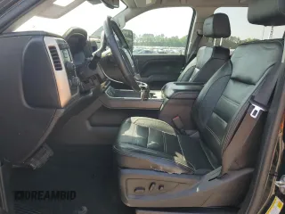 2017 GMC Sierra 2500HD Denali z VIN 1GT12UEY4HF203003, wystawiony jako Copart lot #55095115 z przebiegiem 172 926 mil mil oraz Szkoda całkowita • Salvage title. Historia ofert i sprzedaży dostępna na DreamBid. Obrazek 7.