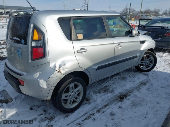 2011 Kia Soul ! with VIN KNDJT2A25B7288261, listed as a IAAI auction lot 41595542 with 132,754 mi miles. Bid and sale history available at carsss.com. Image 4.