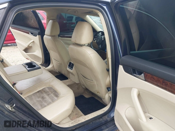 2013 Volkswagen Passat SEL Premium z VIN 1VWCH7A37DC056381, wystawiony jako IAAI lot #42426144 z przebiegiem 261 626 mil mil oraz . Historia ofert i sprzedaży dostępna na DreamBid. Obrazek 8.