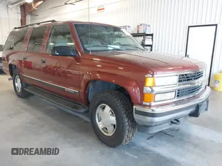 1999 Chevrolet Suburban z VIN 3GNFK16R4XG109638, wystawiony jako IAAI lot #42505642 z przebiegiem 274 795 mil mil oraz . Historia ofert i sprzedaży dostępna na DreamBid. Obrazek 1.