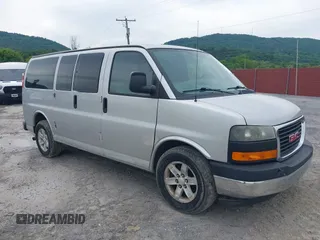 2011 GMC Savana 1LT z VIN 1GKS8CF45B1104871, wystawiony jako IAAI lot #42340741 z przebiegiem 176 000 mil mil oraz . Historia ofert i sprzedaży dostępna na DreamBid. Obrazek 1.