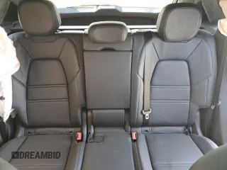 2021 Porsche Cayenne GTS z VIN WP1AG2AY3MDA34902, wystawiony jako Copart lot #49510465 z przebiegiem Nie podano mil oraz Szkoda całkowita • Salvage title. Historia ofert i sprzedaży dostępna na DreamBid. Obrazek 10.