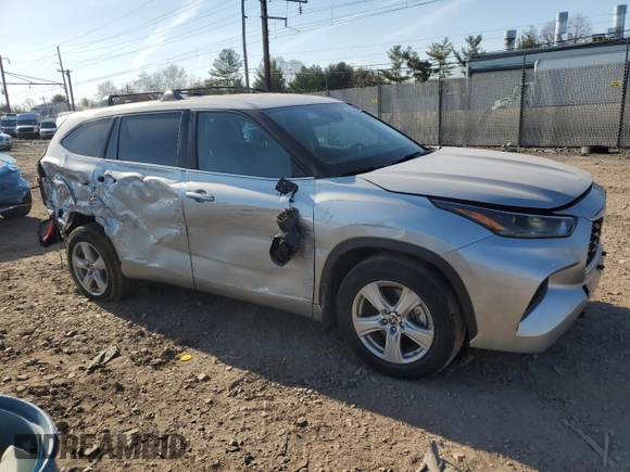 2022 Toyota Highlander L z VIN 5TDCZRBH2NS234381, wystawiony jako Copart lot #48407625 z przebiegiem 45 260 mil mil oraz Szkoda całkowita • Salvage title. Historia ofert i sprzedaży dostępna na DreamBid. Obrazek 4.