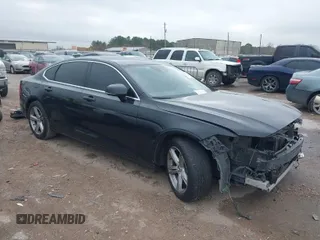 2018 Volvo S90 Momentum with VIN LVY982AK7JP025569, listed as a IAAI auction lot 41684964 with 102,815 mi miles. Bid and sale history available at carsss.com. Image 1.