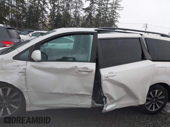 2018 Toyota Sienna XLE with VIN 5TDDZ3DC0JS201425, listed as a IAAI auction lot 42001590 with 49,772 mi miles. Bid and sale history available at carsss.com. Image 15.